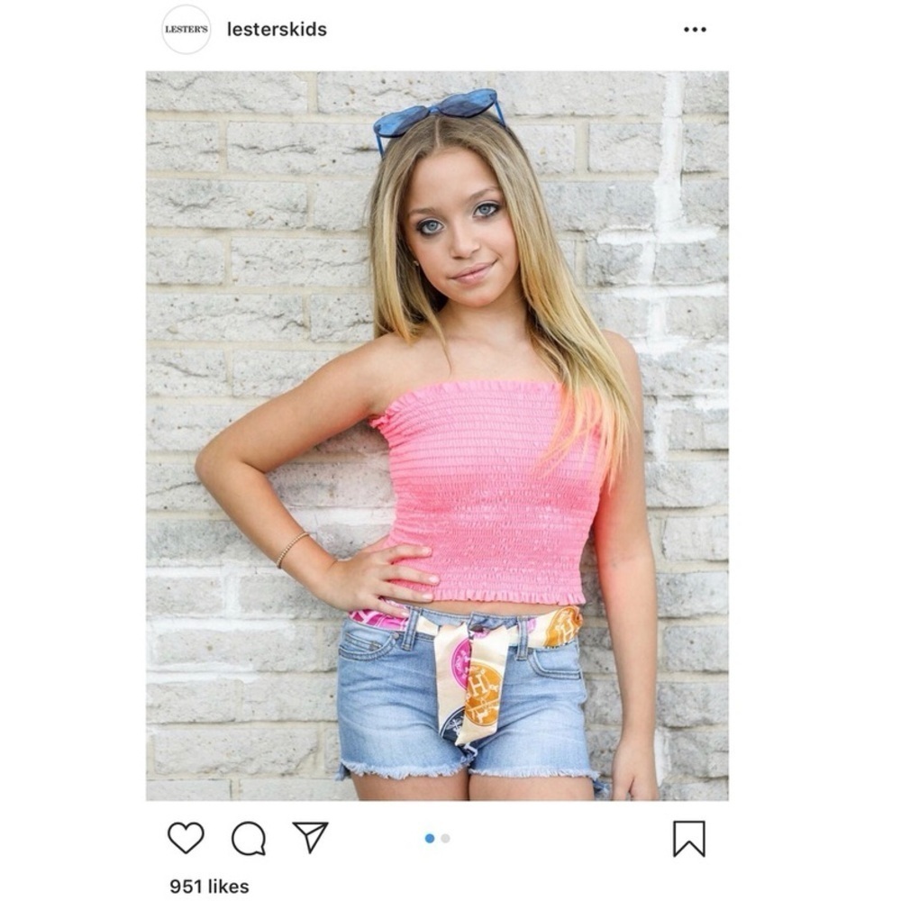 Denim Shorts w/ Twilly Belt - Picture 2 of 2